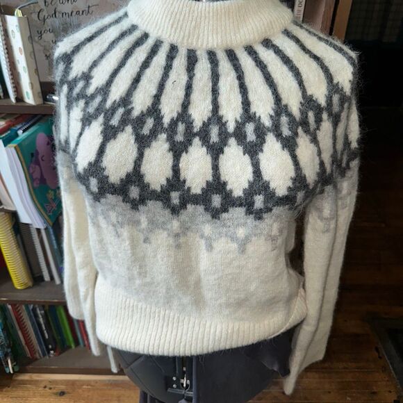 Banana Republic Icelandic alpaca blend cream gray XS sweater - Picture 1 of 4